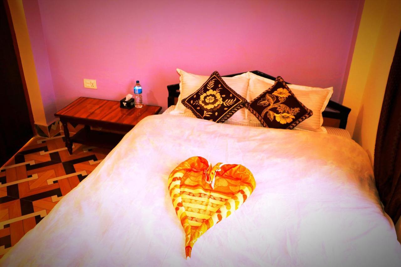 Hotel National Park Sauraha- Homely Stay And Peaceful Location With Jungle Safari Arrangements ภายนอก รูปภาพ