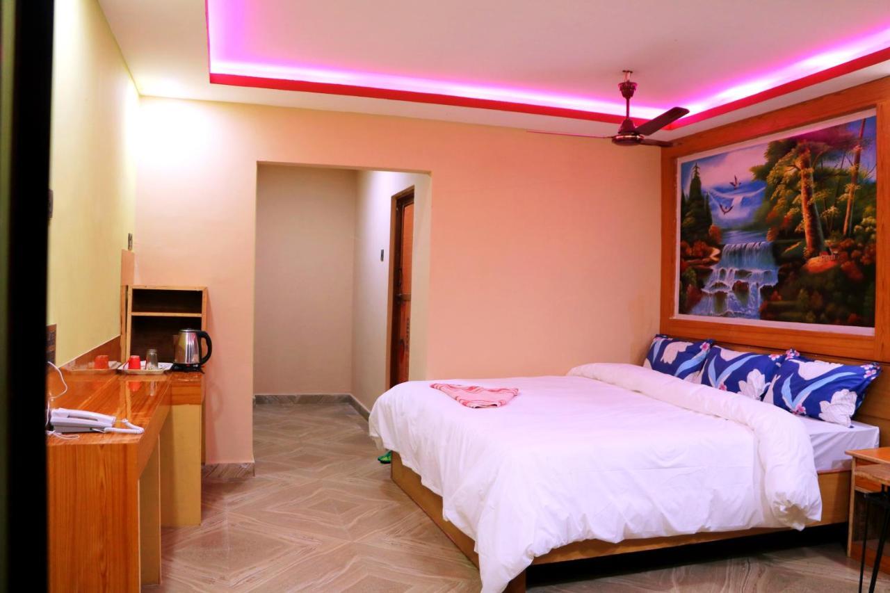 Hotel National Park Sauraha- Homely Stay And Peaceful Location With Jungle Safari Arrangements ภายนอก รูปภาพ