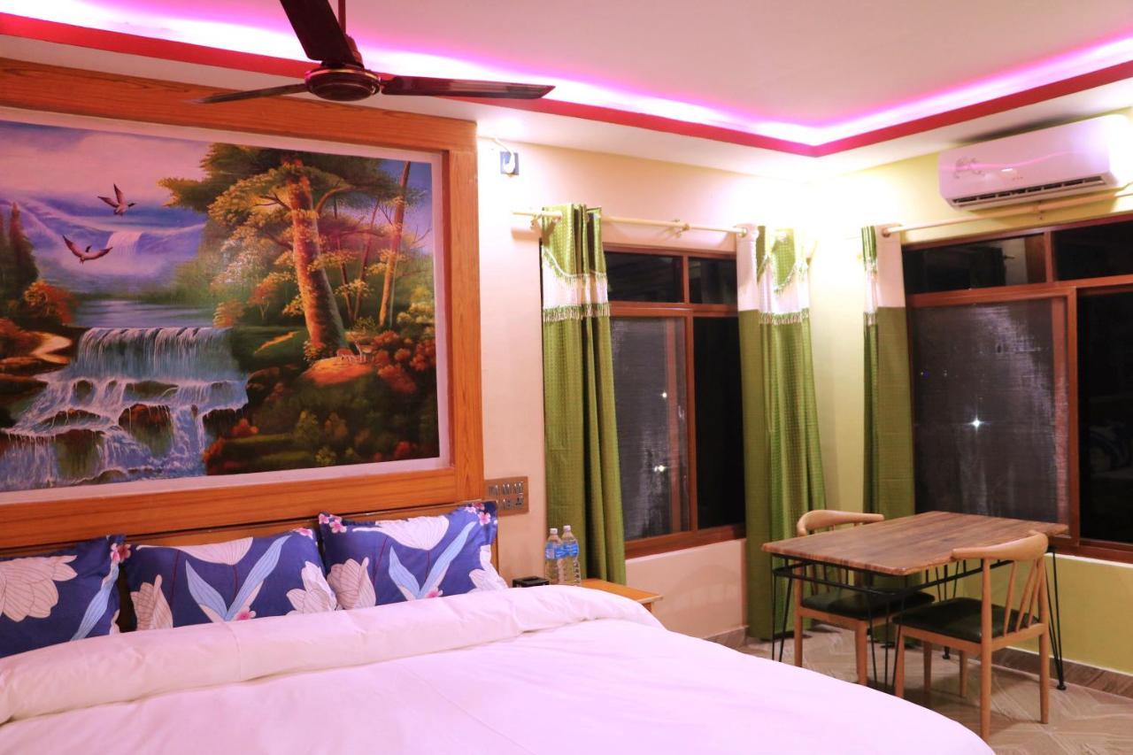 Hotel National Park Sauraha- Homely Stay And Peaceful Location With Jungle Safari Arrangements ภายนอก รูปภาพ