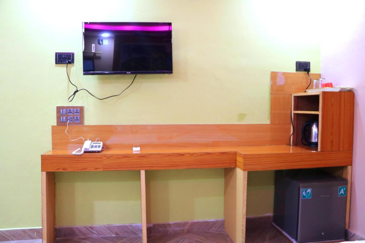 Hotel National Park Sauraha- Homely Stay And Peaceful Location With Jungle Safari Arrangements ภายนอก รูปภาพ