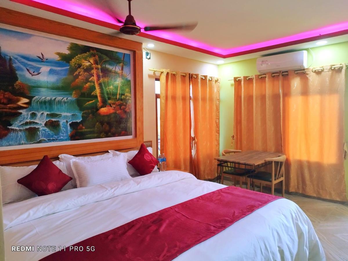 Hotel National Park Sauraha- Homely Stay And Peaceful Location With Jungle Safari Arrangements ภายนอก รูปภาพ