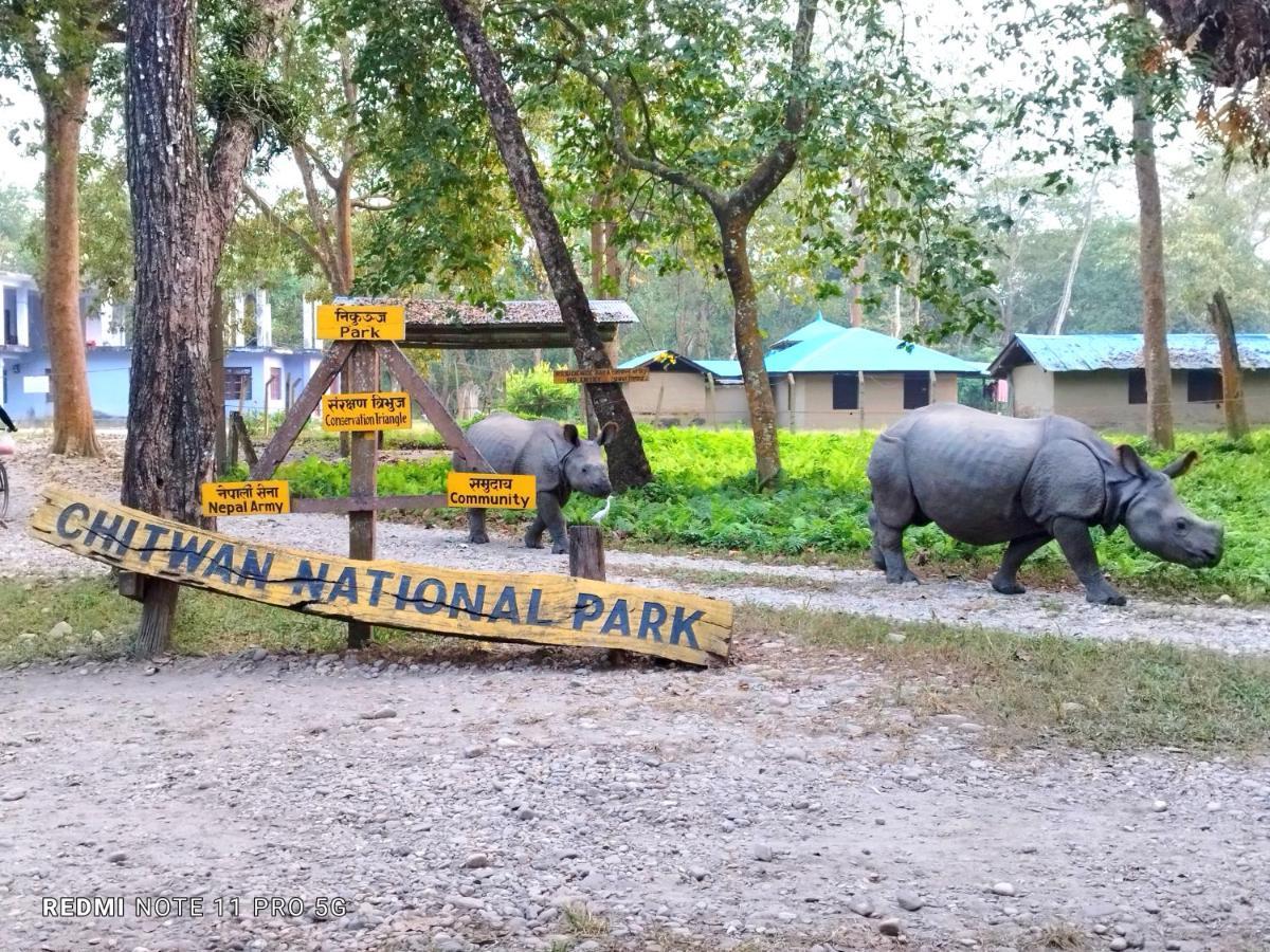 Hotel National Park Sauraha- Homely Stay And Peaceful Location With Jungle Safari Arrangements ภายนอก รูปภาพ