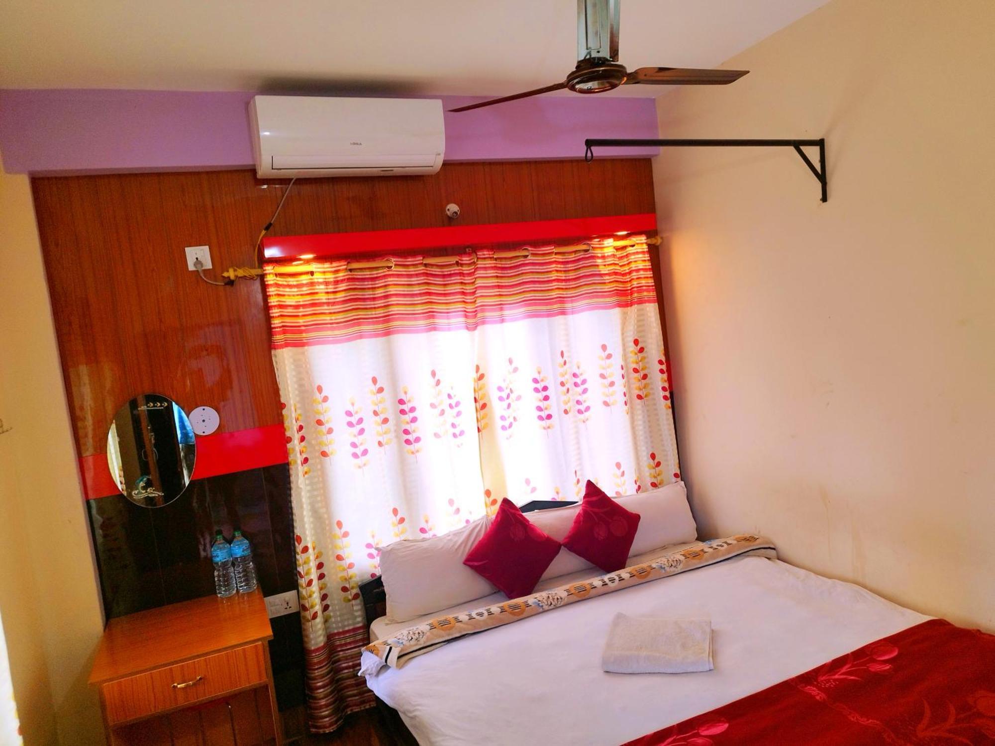 Hotel National Park Sauraha- Homely Stay And Peaceful Location With Jungle Safari Arrangements ภายนอก รูปภาพ