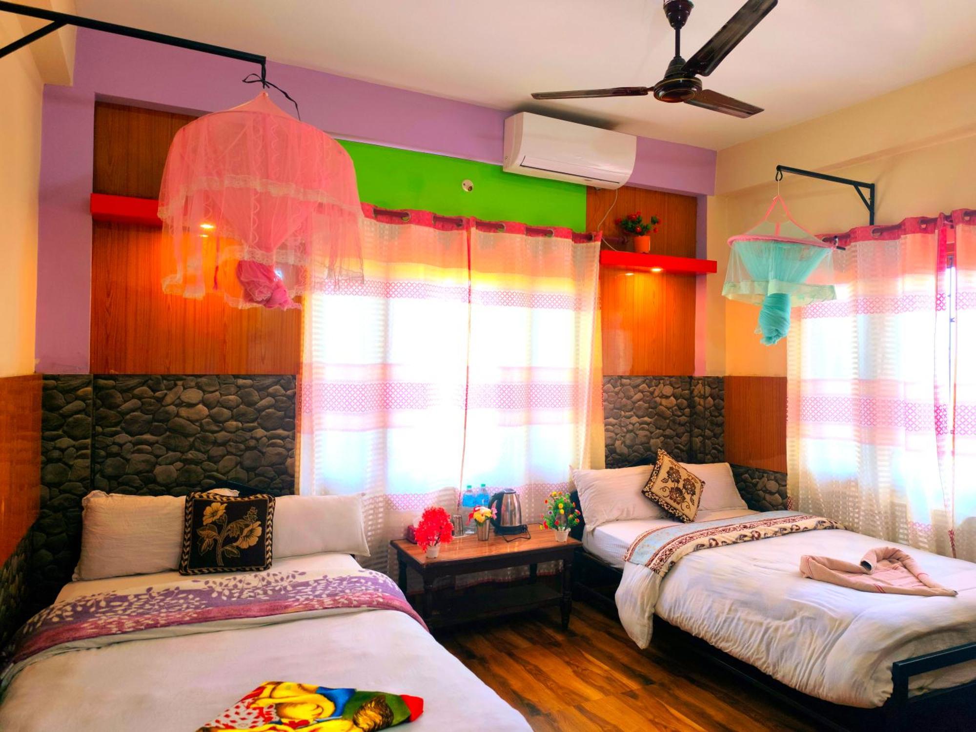 Hotel National Park Sauraha- Homely Stay And Peaceful Location With Jungle Safari Arrangements ภายนอก รูปภาพ